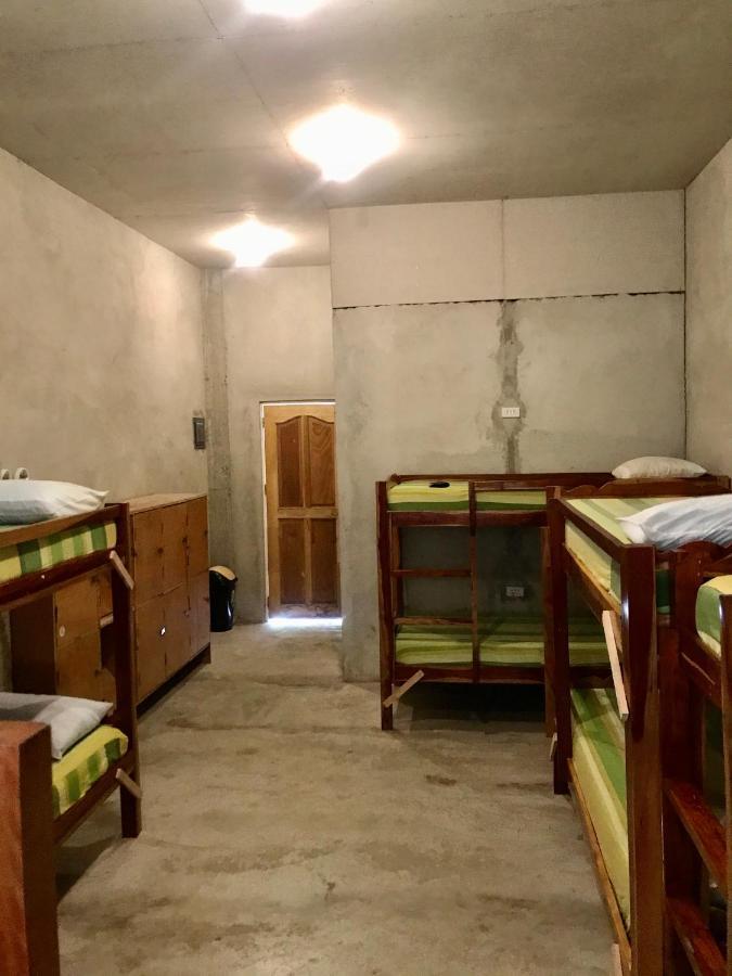 Sharky Hostel Oslob Buitenkant foto