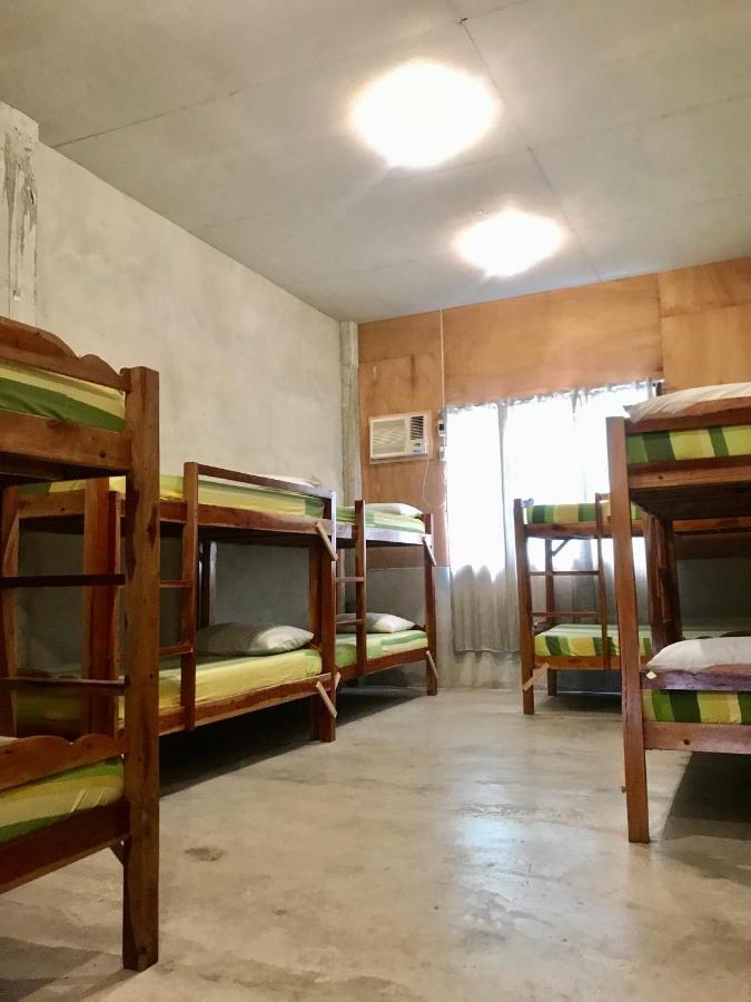 Sharky Hostel Oslob Buitenkant foto