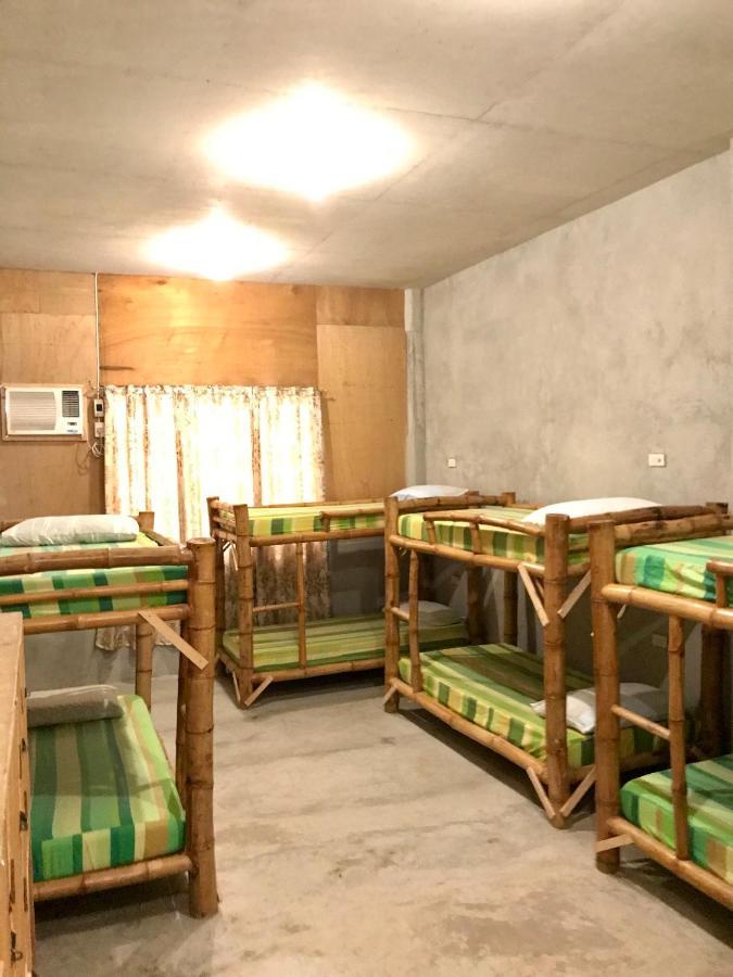 Sharky Hostel Oslob Buitenkant foto