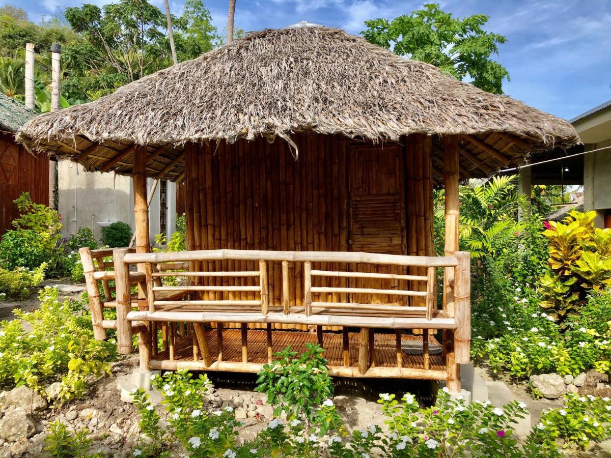 Sharky Hostel Oslob Buitenkant foto