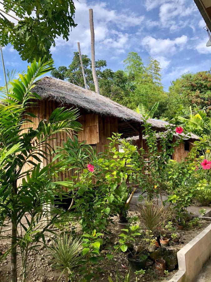 Sharky Hostel Oslob Buitenkant foto