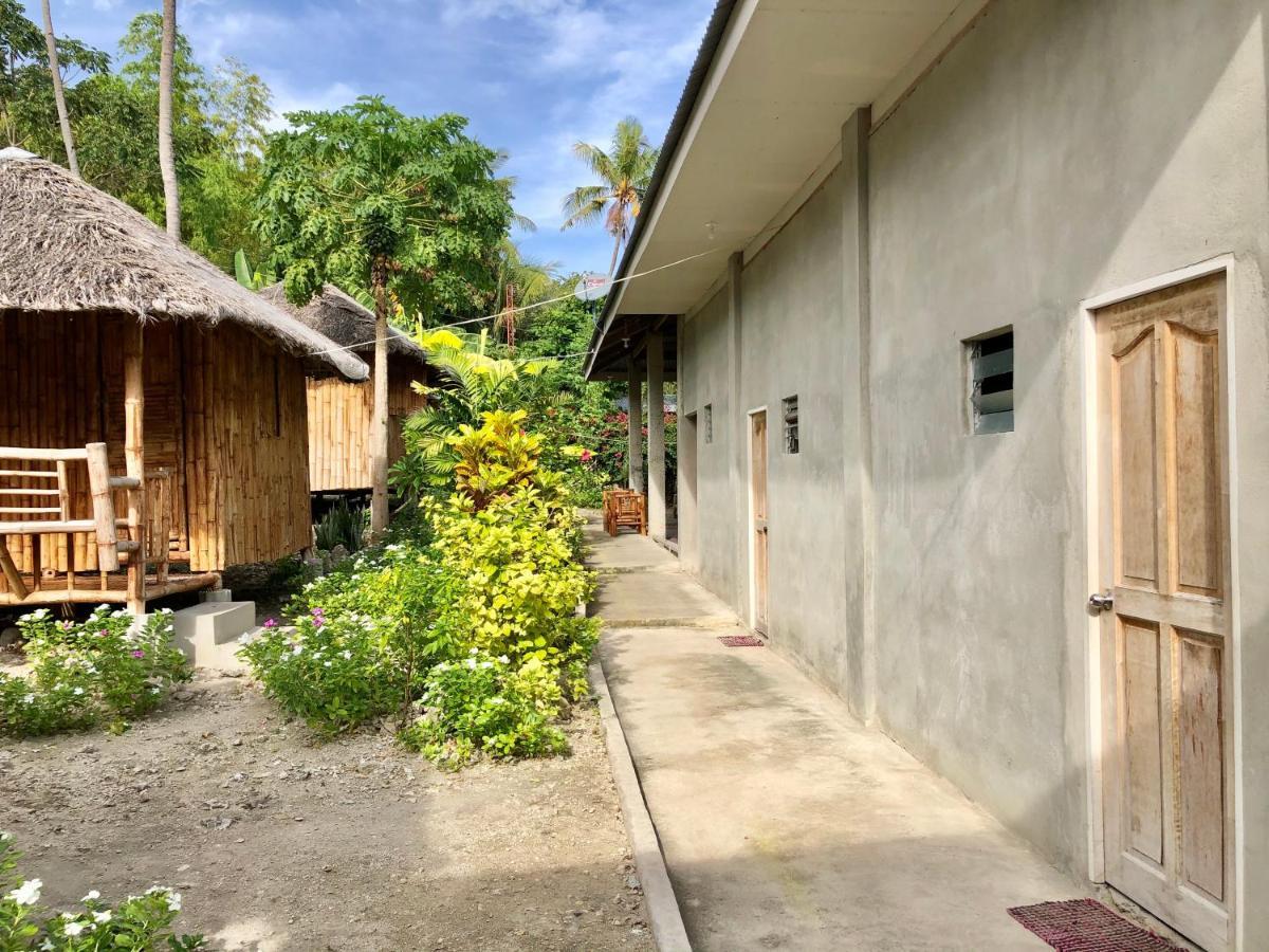 Sharky Hostel Oslob Buitenkant foto
