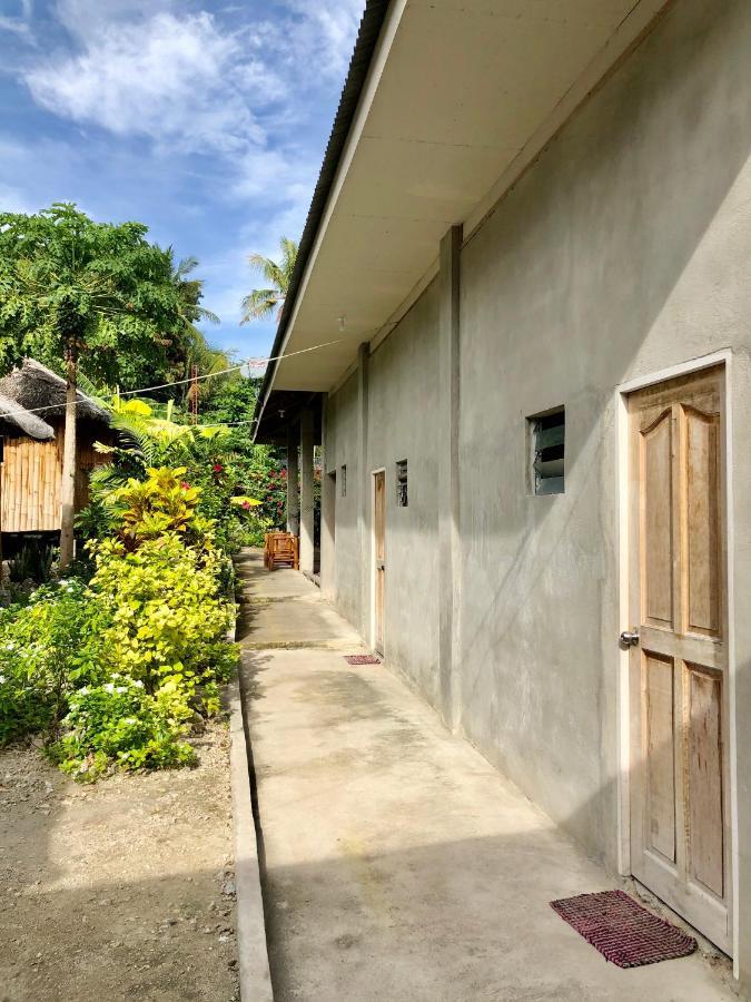 Sharky Hostel Oslob Buitenkant foto