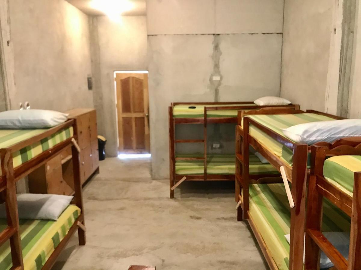 Sharky Hostel Oslob Buitenkant foto