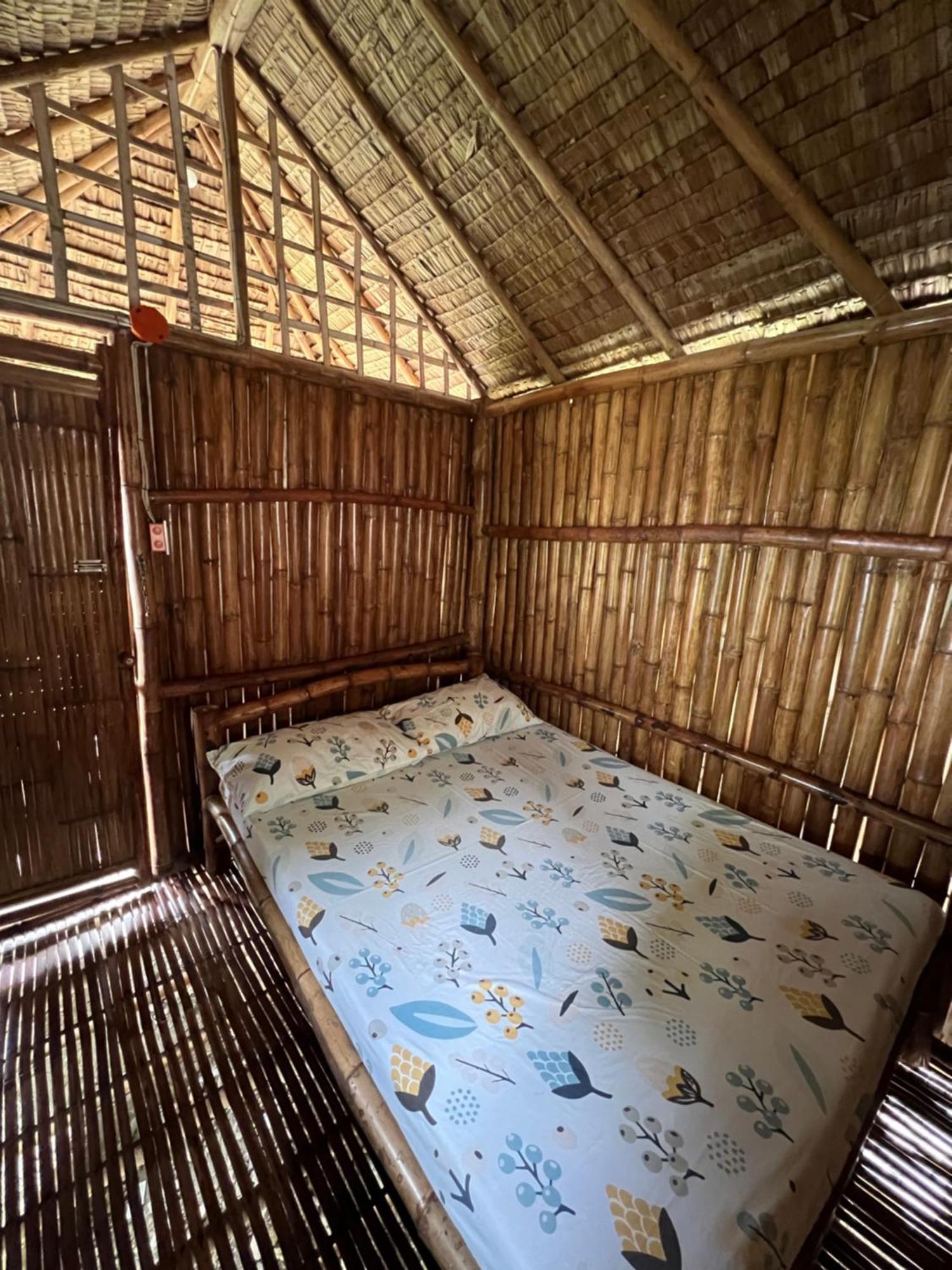 Sharky Hostel Oslob Buitenkant foto