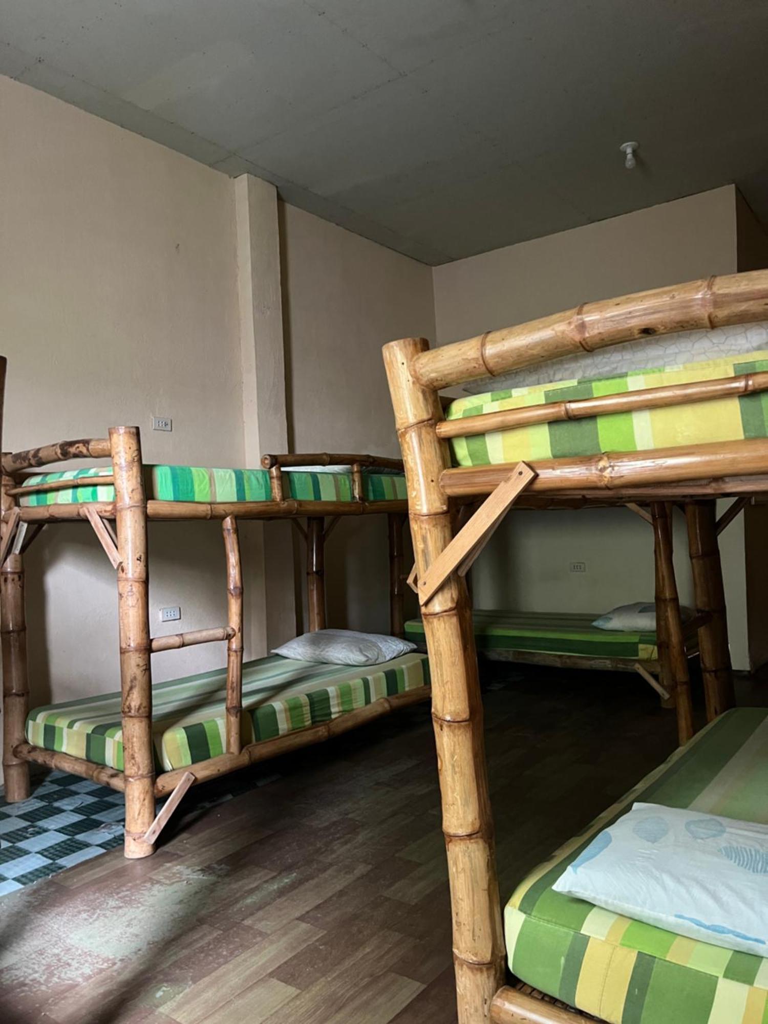 Sharky Hostel Oslob Buitenkant foto