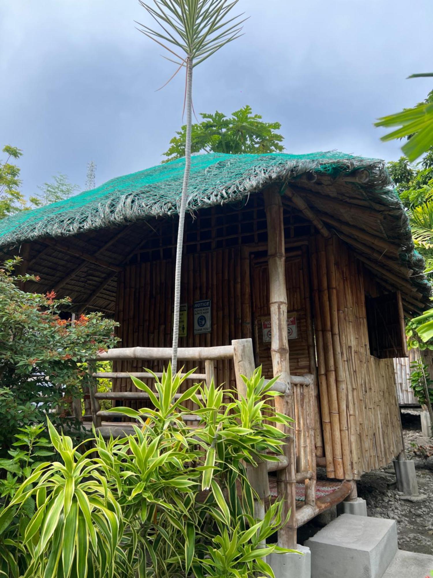 Sharky Hostel Oslob Buitenkant foto